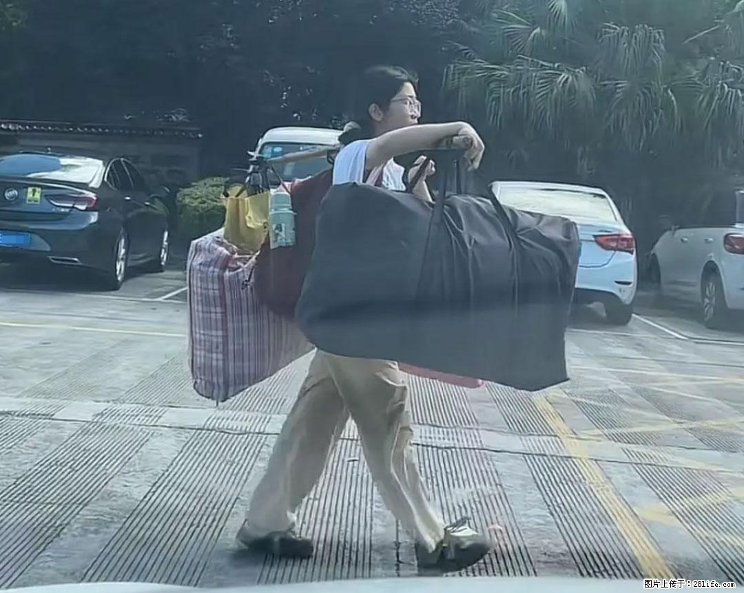 全网追的“扁担女孩”，找了一份暑假工，时薪12元 - 随州生活资讯 - 随州28生活网 suizhou.28life.com