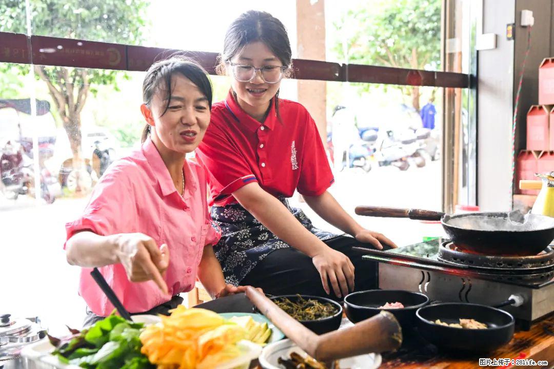 全网追的“扁担女孩”，找了一份暑假工，时薪12元 - 随州生活资讯 - 随州28生活网 suizhou.28life.com